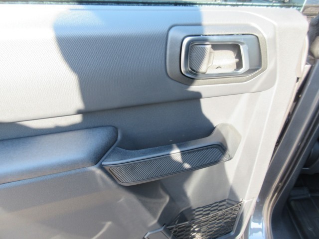 2025 Ford Bronco 4-Door Base - Photo 17
