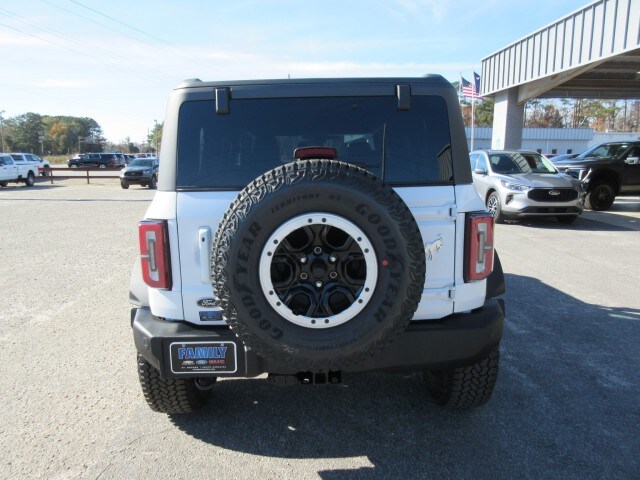 2025 Ford Bronco Outer Banks photo 2