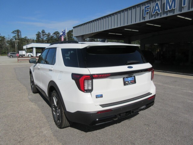 2025 Ford Explorer ST-Line photo 3