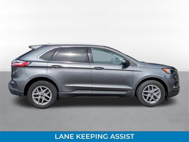 2022 Ford Edge SEL photo 2