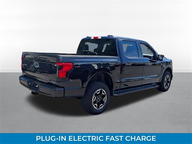 2022 Ford F-150 Lightning XLT photo 2