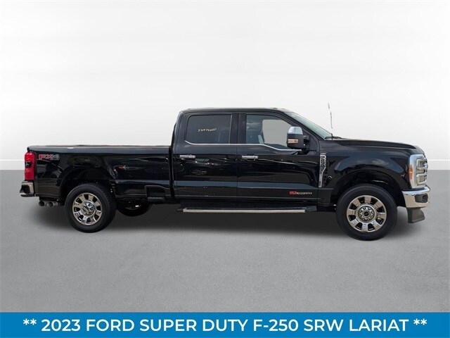 2023 Ford F-250 Lariat photo 2