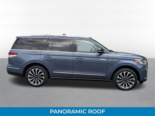 2022 Lincoln Navigator Reserve photo 2