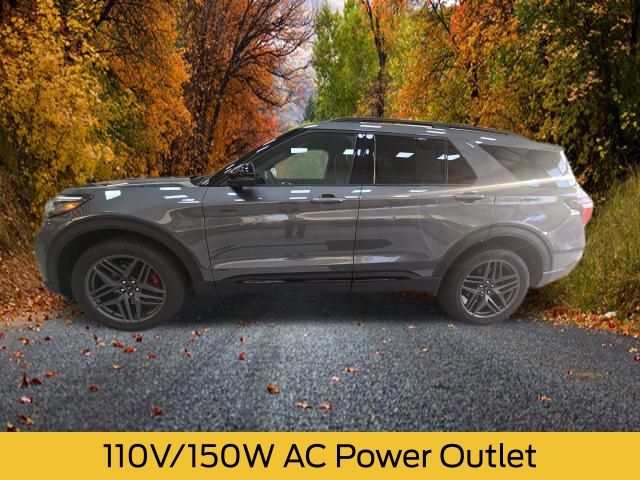 2025 Ford Explorer ST-Line photo 2