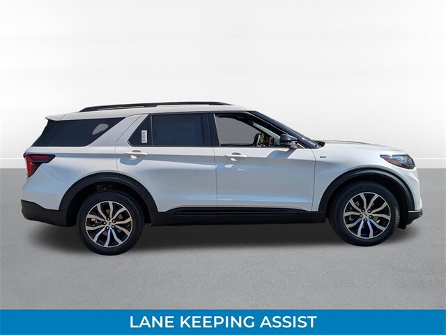 2025 Ford Explorer ST-Line photo 2