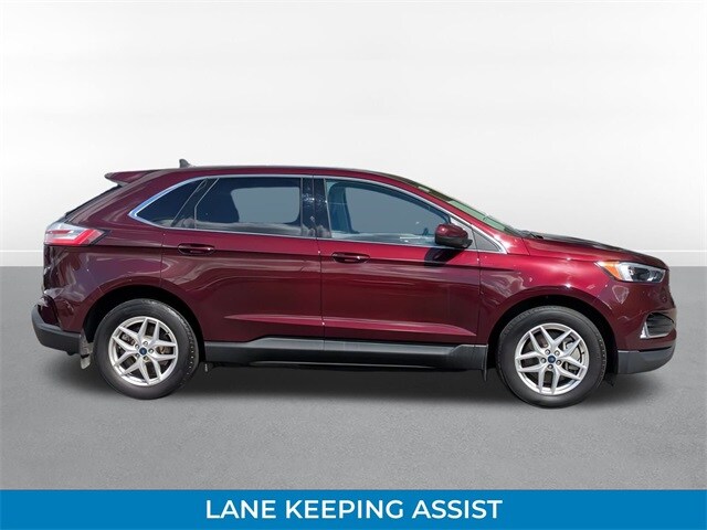 2022 Ford Edge SEL photo 2