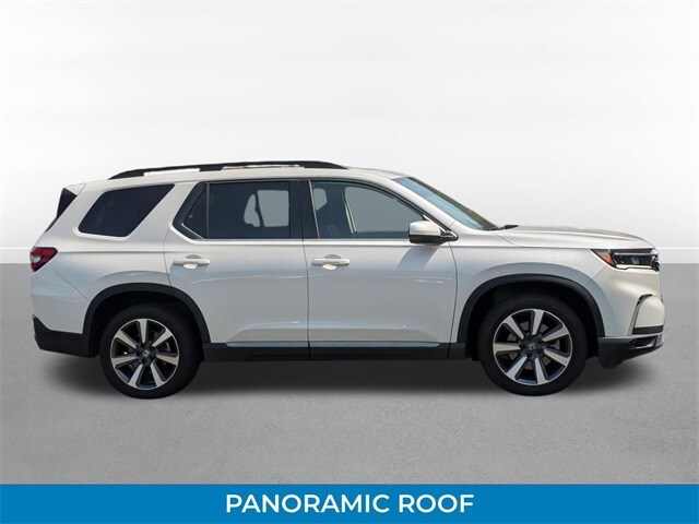 2023 Honda Pilot Touring photo 2