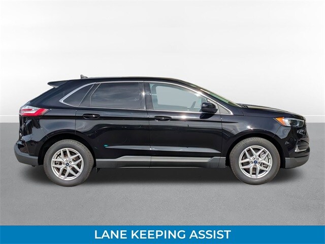 2022 Ford Edge SEL photo 2