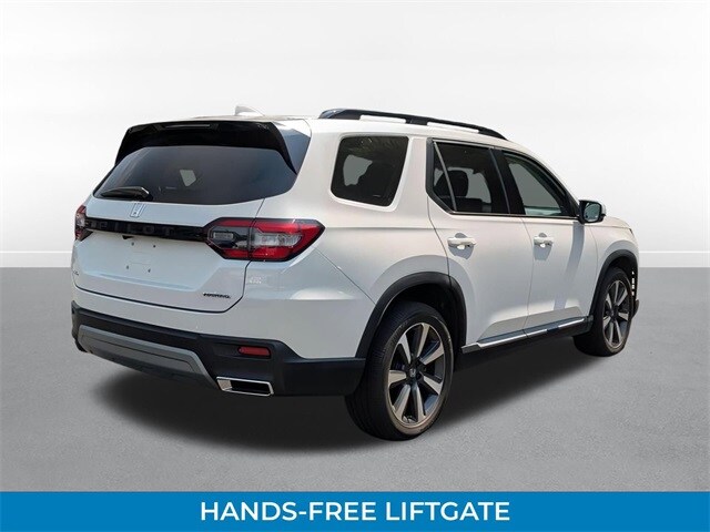 2023 Honda Pilot Touring photo 3