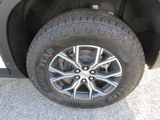 2026 GMC Acadia AT4 - Photo 10