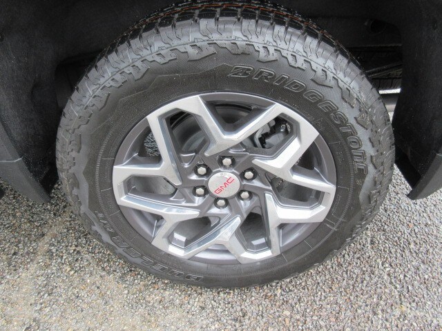 2025 GMC Sierra 1500 SLT - Photo 11
