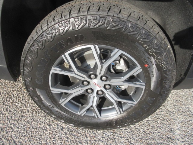 2026 GMC Acadia AT4 - Photo 8