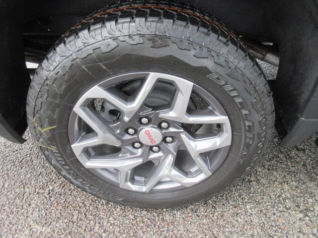 2025 GMC Sierra 1500 SLT - Photo 10