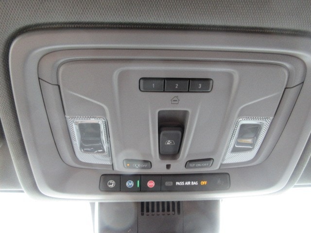 2025 GMC Sierra 1500 SLT - Photo 17