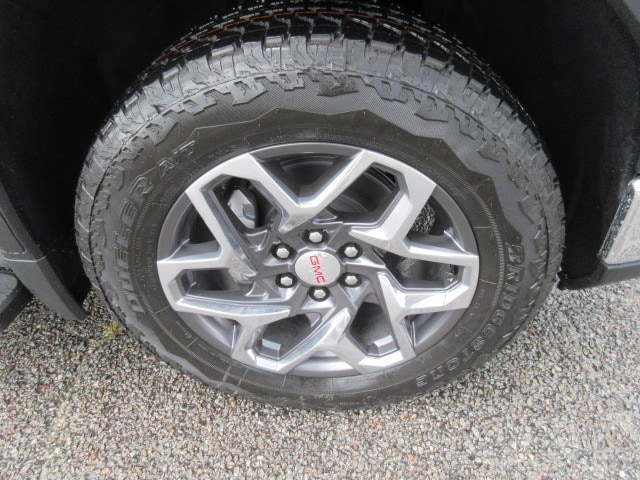 2025 GMC Sierra 1500 SLT - Photo 9