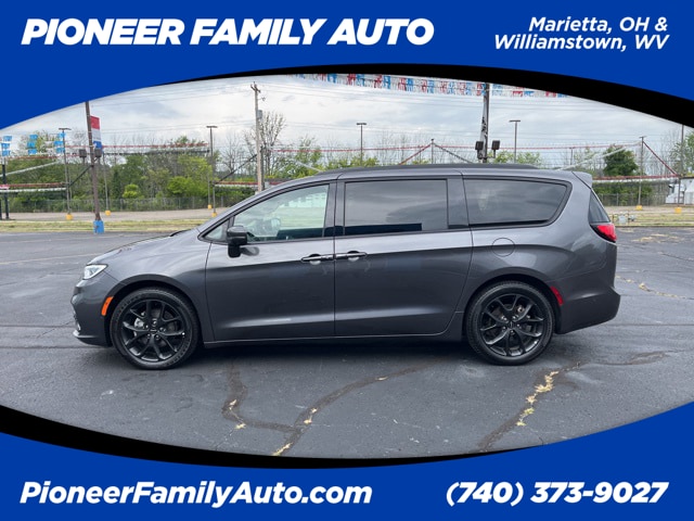 Used 2022 Chrysler Pacifica Limited with VIN 2C4RC1GG6NR143412 for sale in Marietta, OH