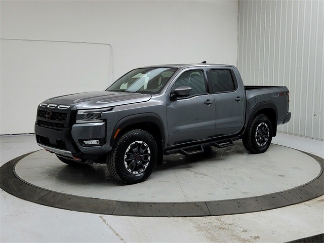 2025 Nissan Frontier PRO-4X photo 3