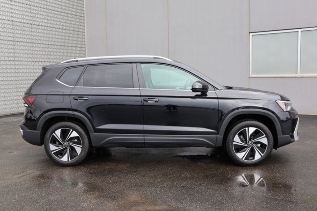 Used 2025 Volkswagen Taos 1.5T SE SUV