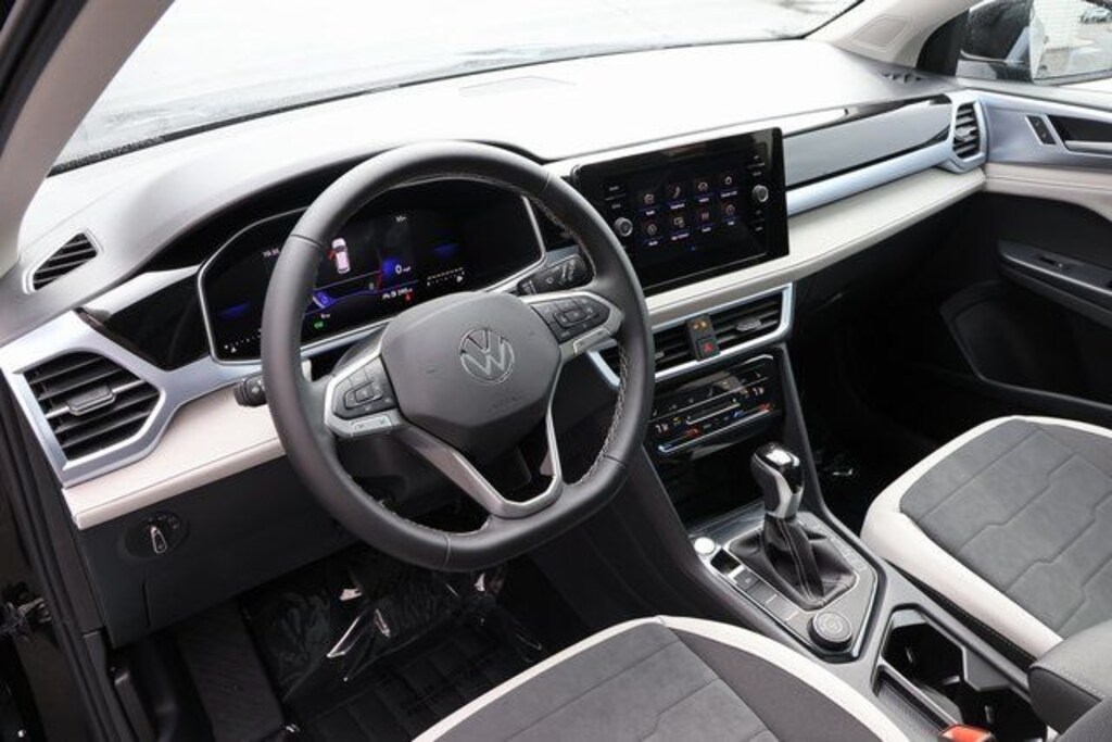 Used 2025 Volkswagen Taos 1.5T SE SUV