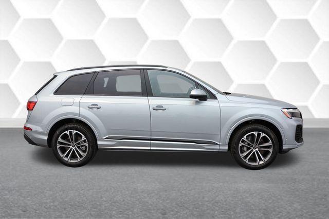 2025 Audi Q7 45 Premium Plus photo 3