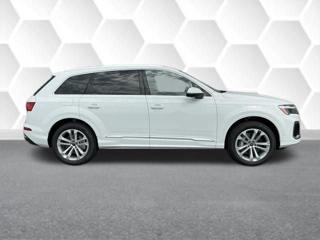 2025 Audi Q7 45 Premium Plus photo 3