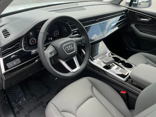 2025 Audi Q7 45 Premium Plus photo 4