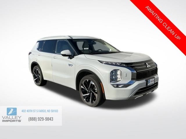 2023 Mitsubishi Outlander Plug-In Hybrid SEL's photo