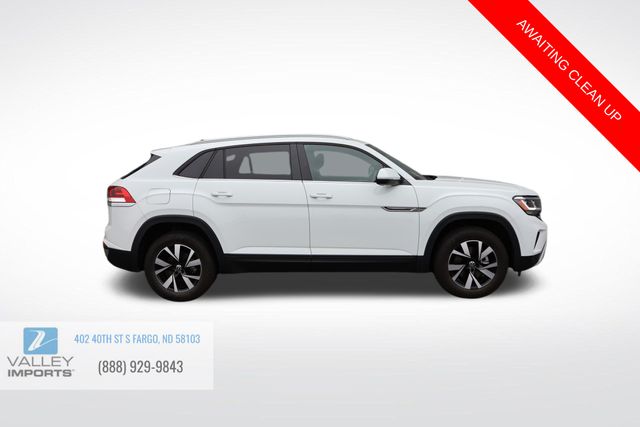 Used 2022 Volkswagen Atlas Cross Sport SE with VIN 1V2LC2CA9NC225641 for sale in Fargo, ND