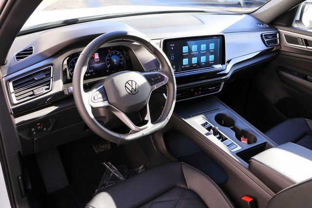 2025 Volkswagen Atlas Cross Sport SE photo 2