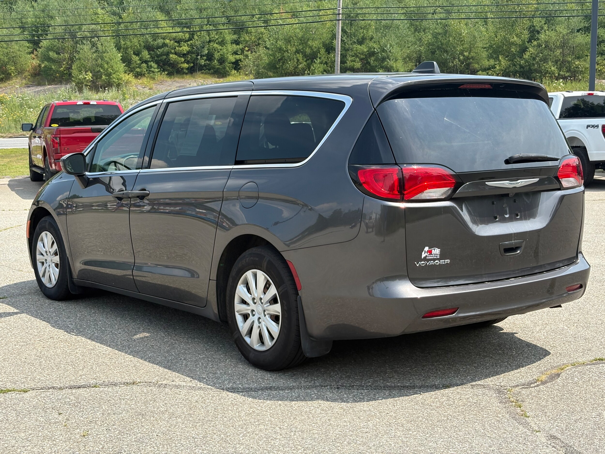 2021 Chrysler Voyager L photo 4