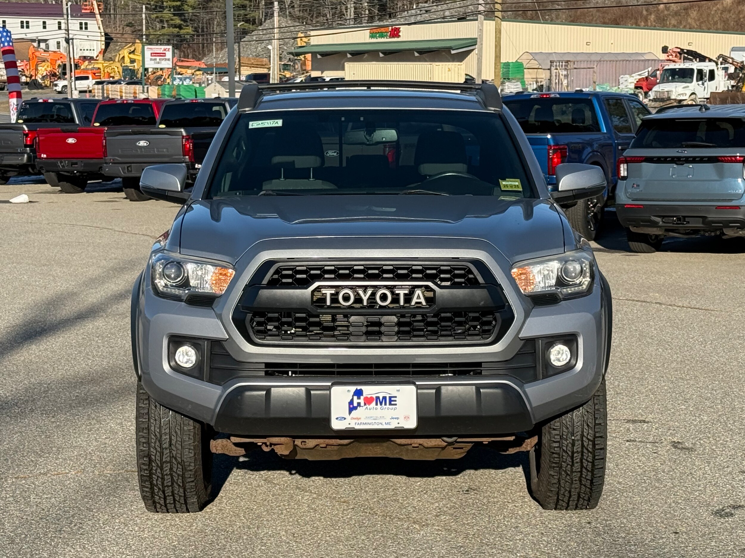 2017 Toyota Tacoma TRD Off-Road photo 2