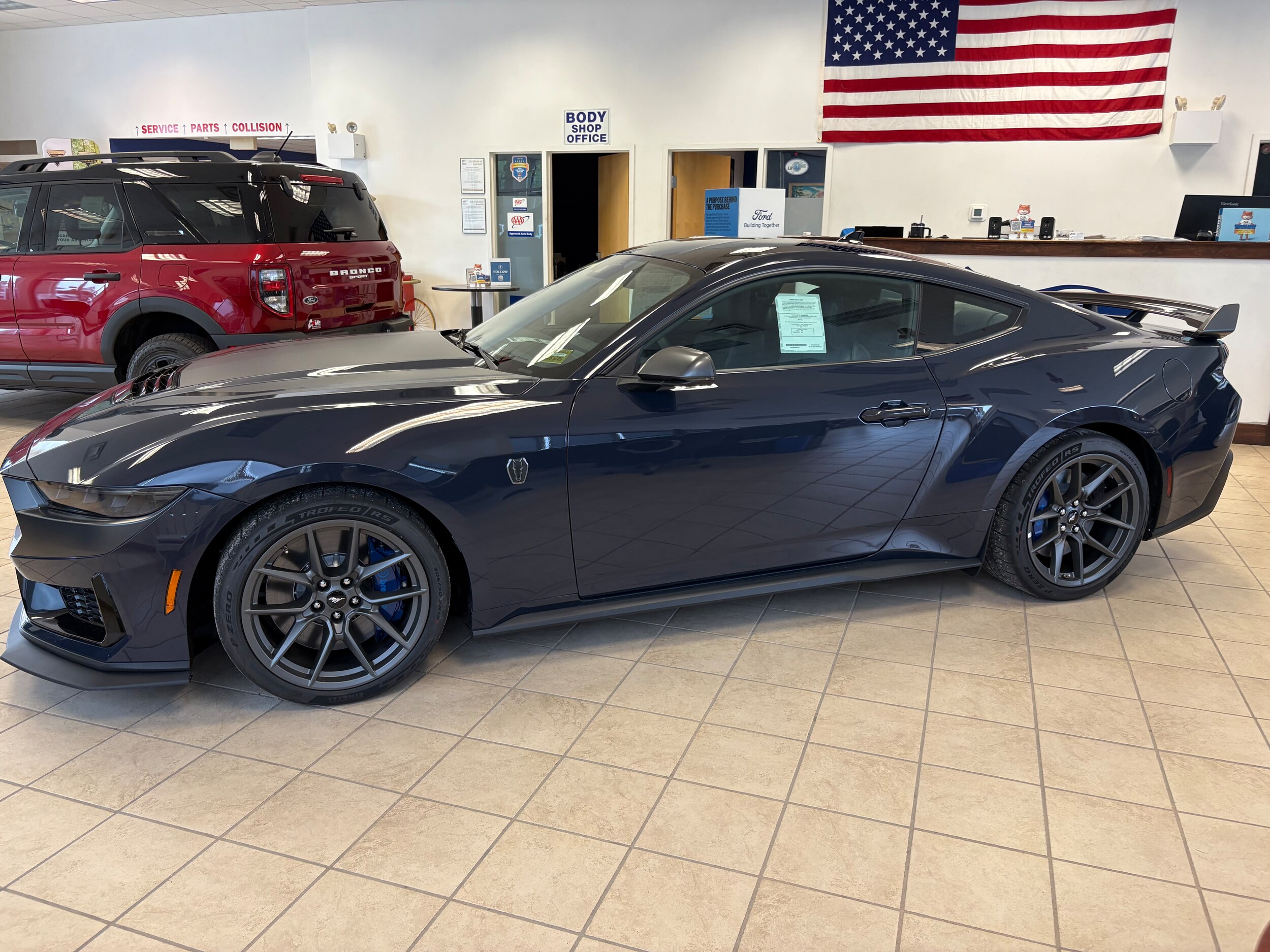 2025 Ford Mustang Dark Horse Deluxe photo 3
