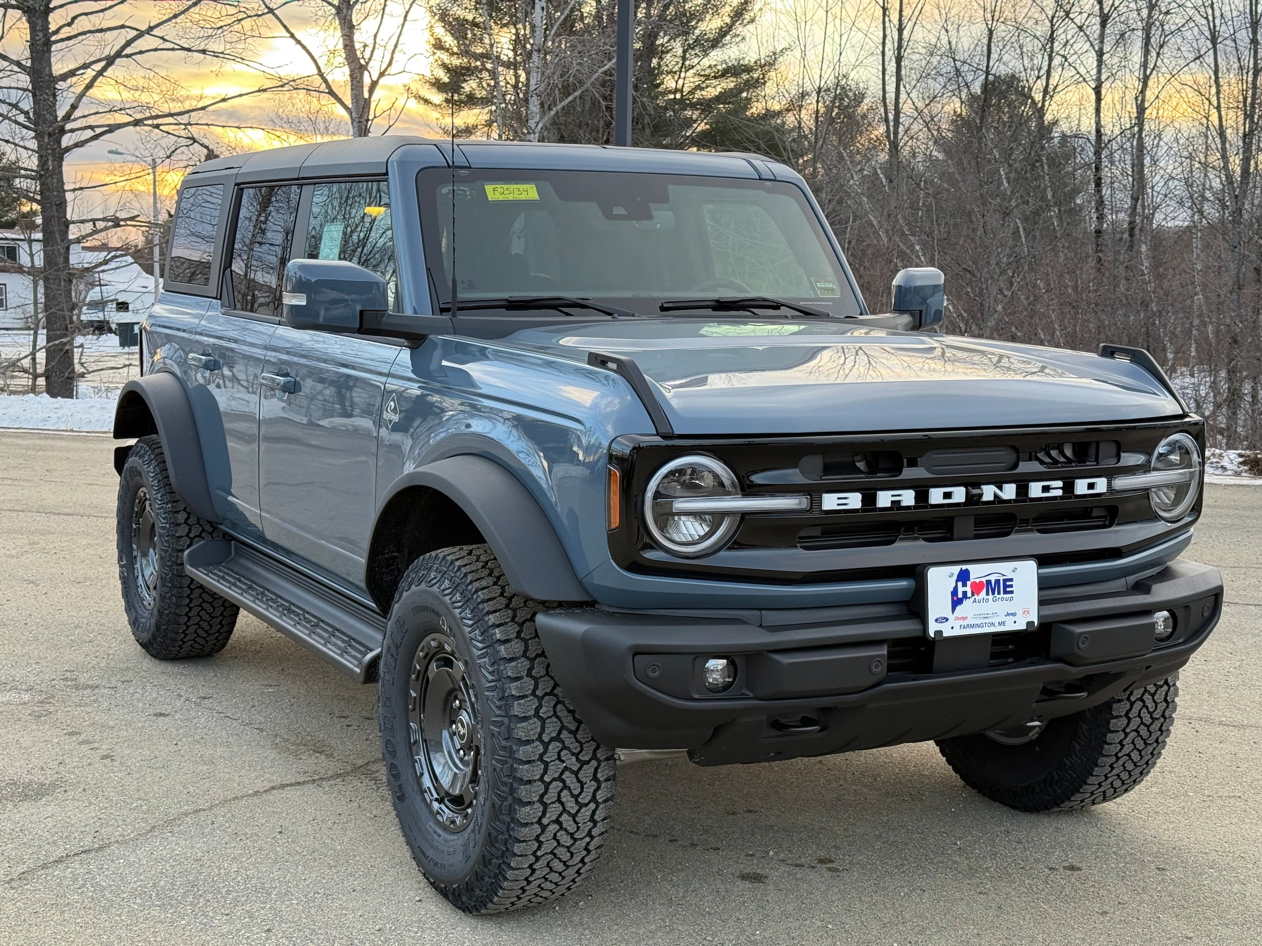 2025 Ford Bronco 4-Door Outer Banks's photo