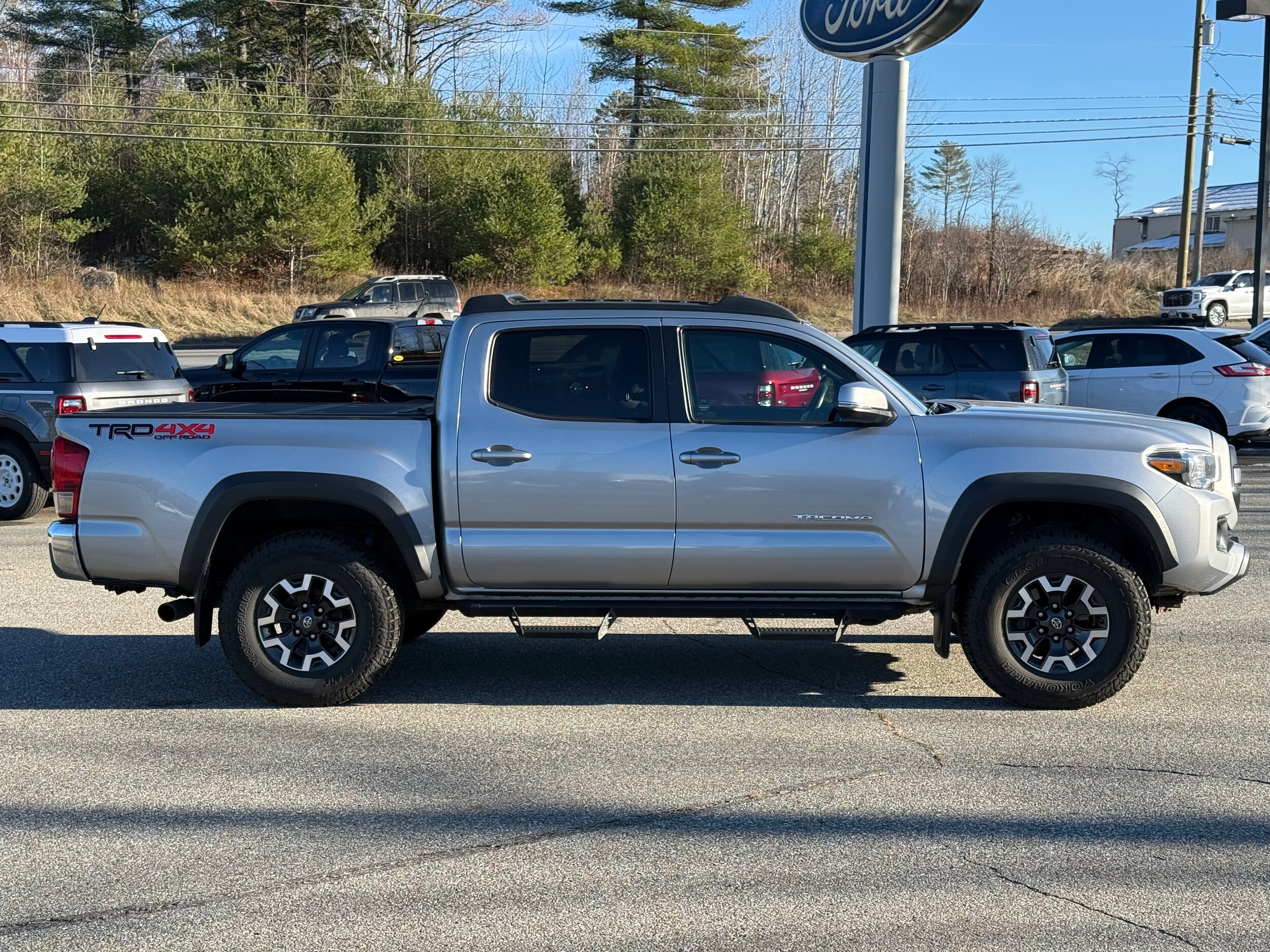 2017 Toyota Tacoma TRD Off-Road photo 3