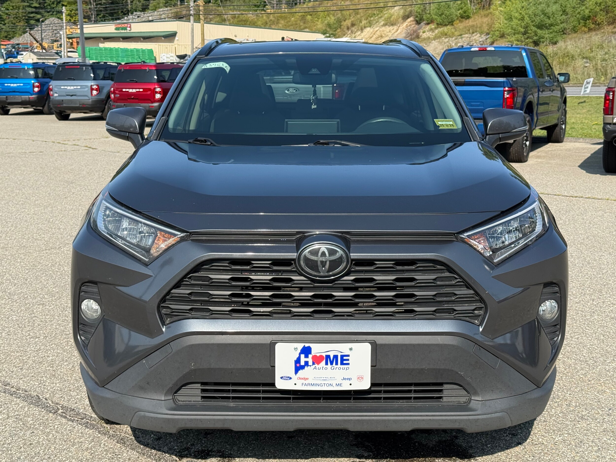 2019 Toyota RAV4 XLE photo 2