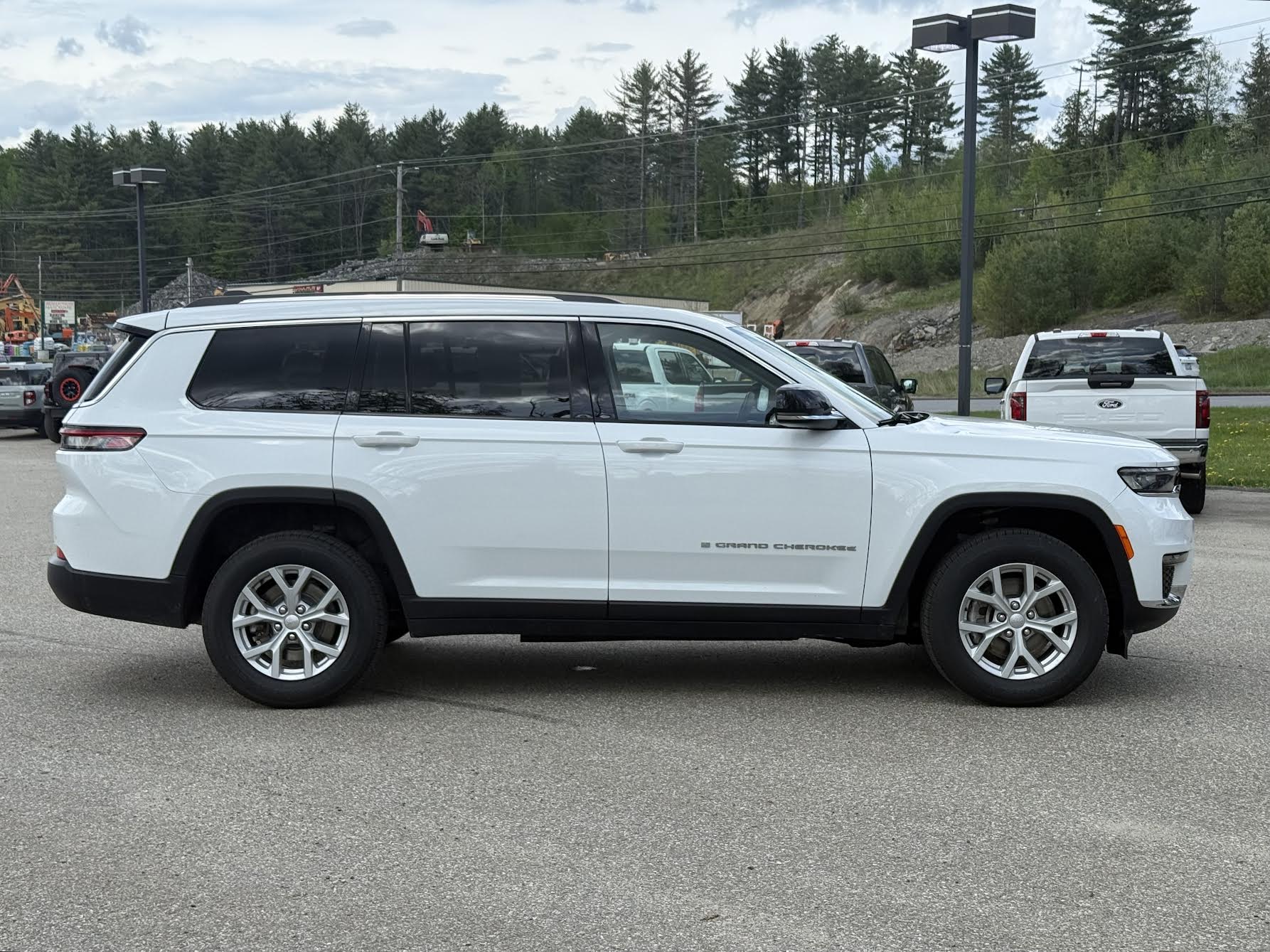 2023 Jeep Grand Cherokee L photo 3