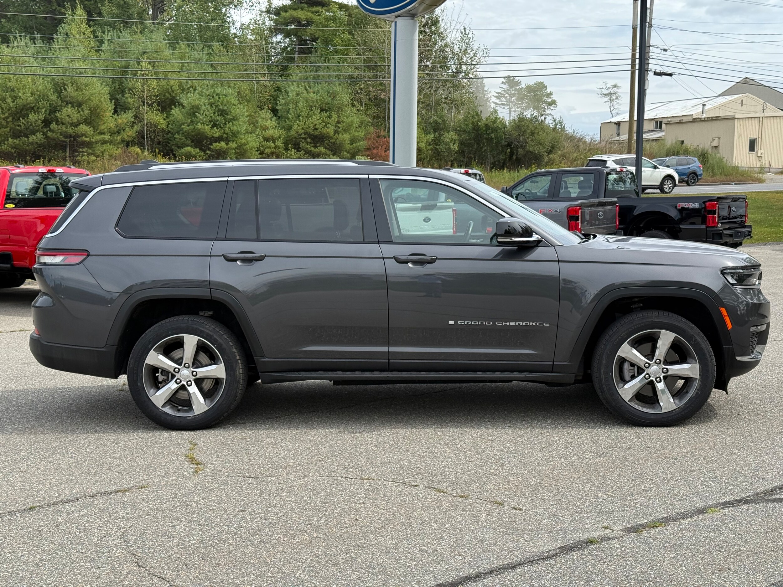 2022 Jeep Grand Cherokee Limited photo 3