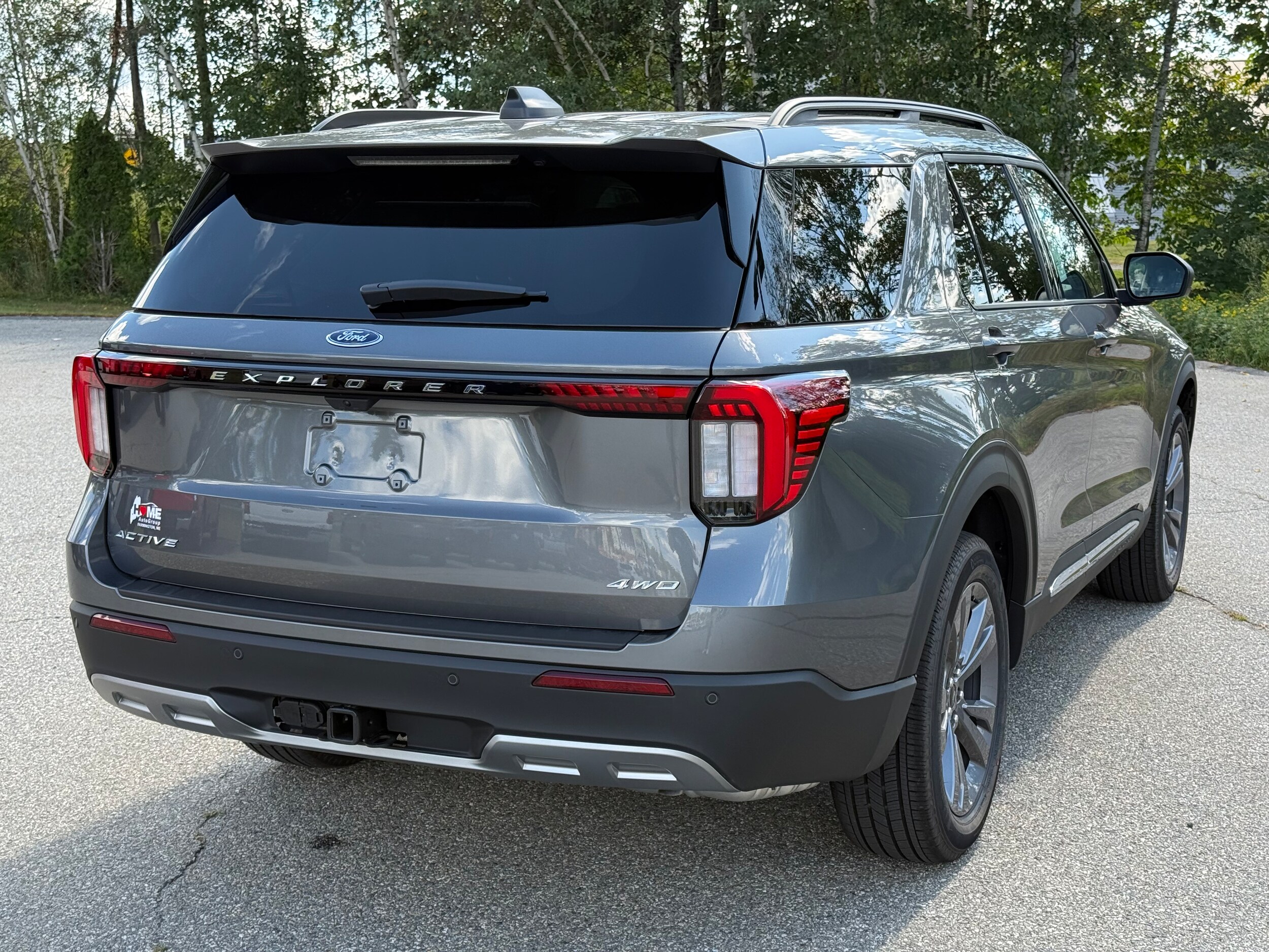 2025 Ford Explorer photo 3