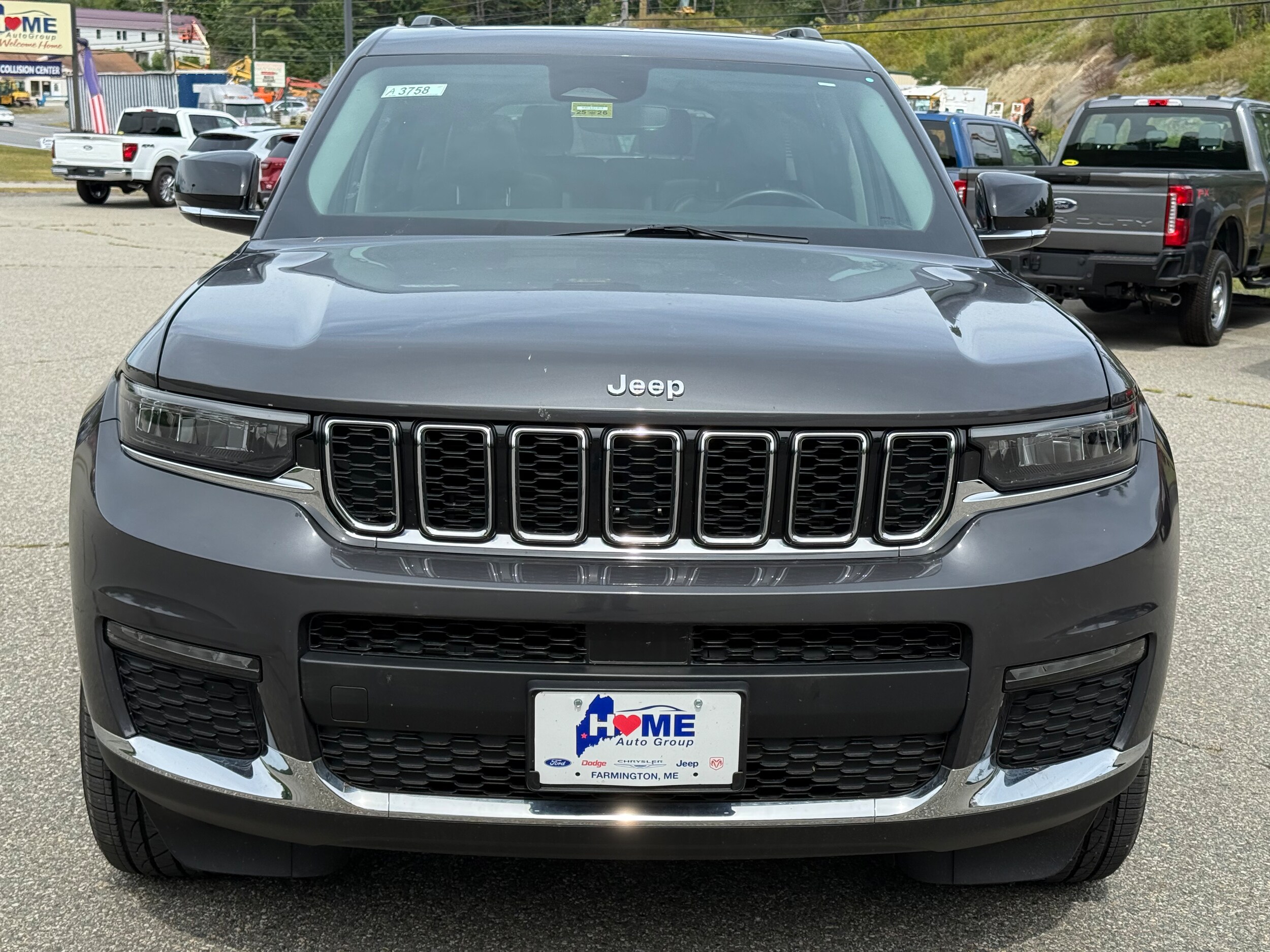 2022 Jeep Grand Cherokee Limited photo 2
