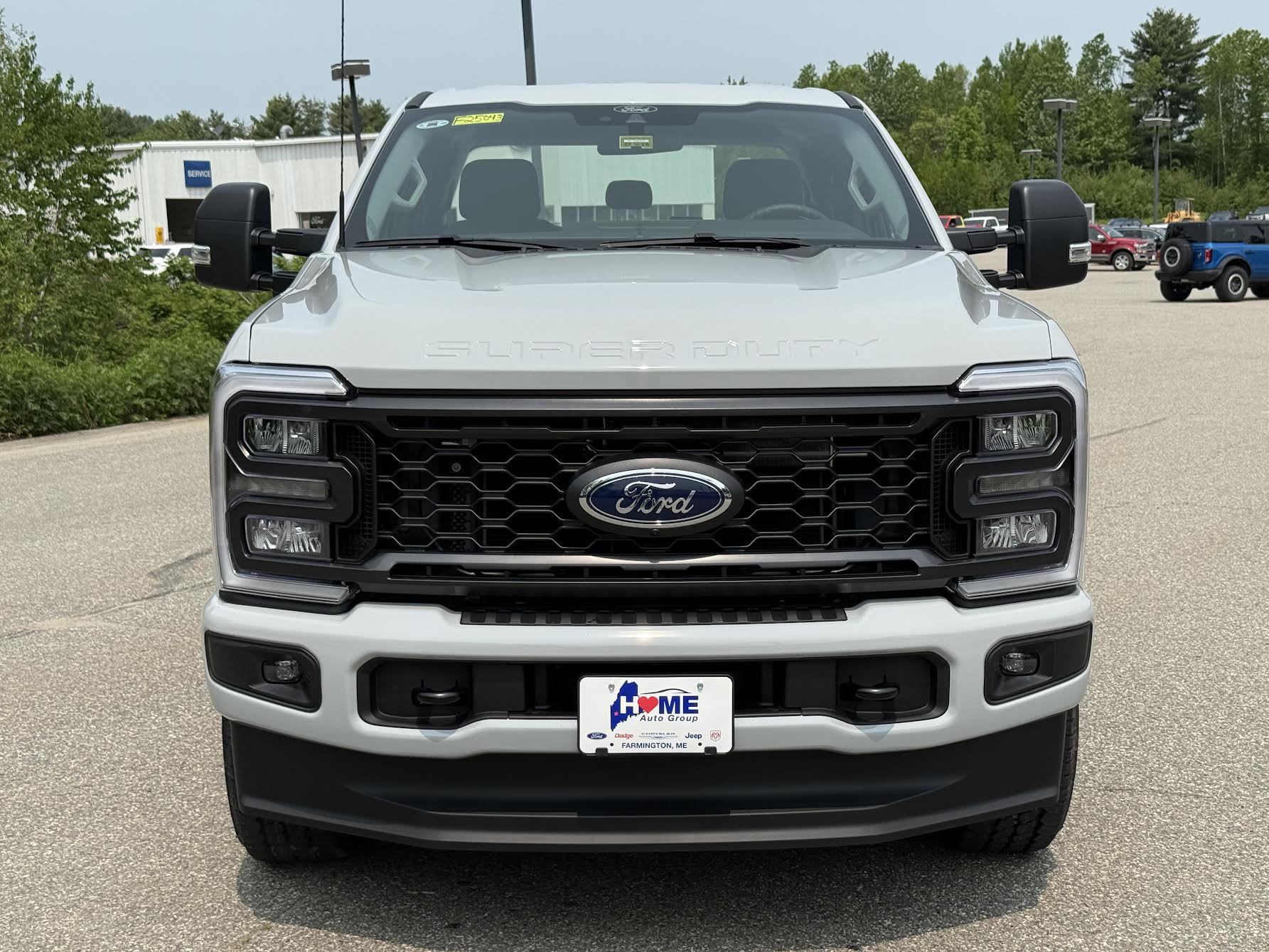 2025 Ford F-350 photo 2