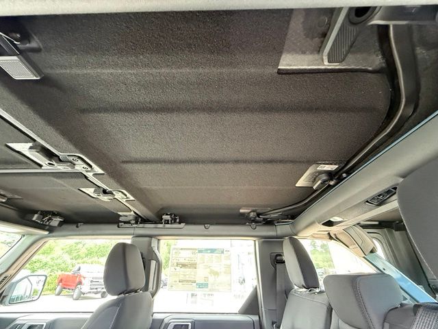 2025 Ford Bronco 4-Door Base - Photo 37