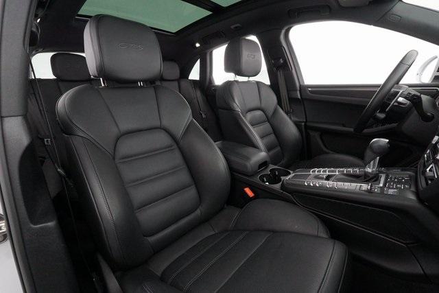 Thumbnail: 2020 Porsche Macan - 20