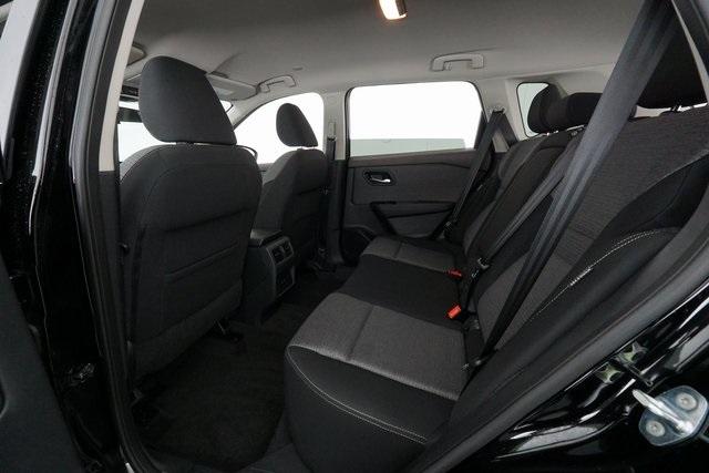 2022 Nissan Rogue SV 17