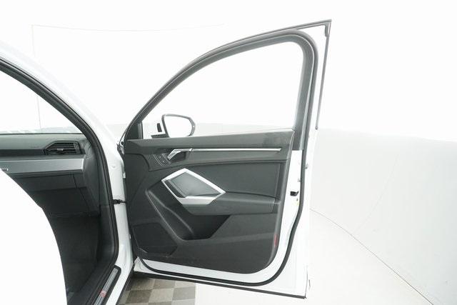 Thumbnail: 2022 Audi Q3 - 22