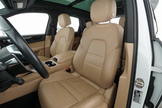 Thumbnail: 2021 Porsche Cayenne - 17