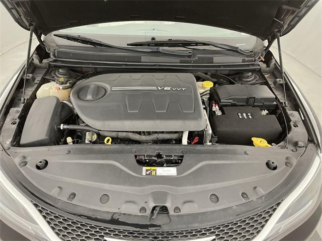 Thumbnail: 2015 Chrysler 200 - 32