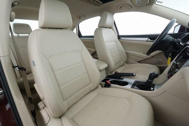 Thumbnail: 2013 Volkswagen Passat - 21