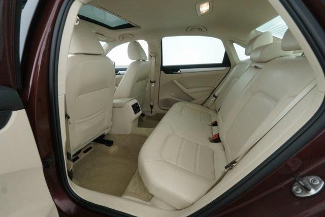 Thumbnail: 2013 Volkswagen Passat - 16