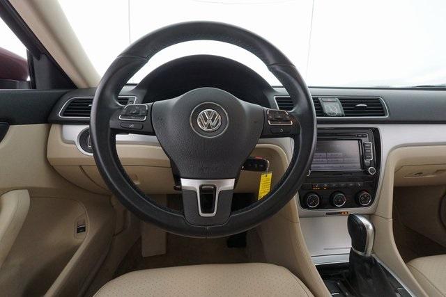 Thumbnail: 2013 Volkswagen Passat - 25