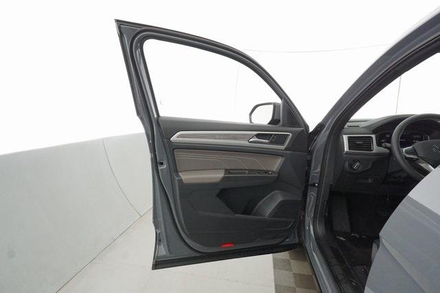 Thumbnail: 2022 Volkswagen Atlas - 12